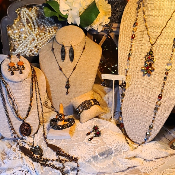 Sweet Romance Jewelry - Designer Vintage Swarovski Jewelry Sweet Romance👑